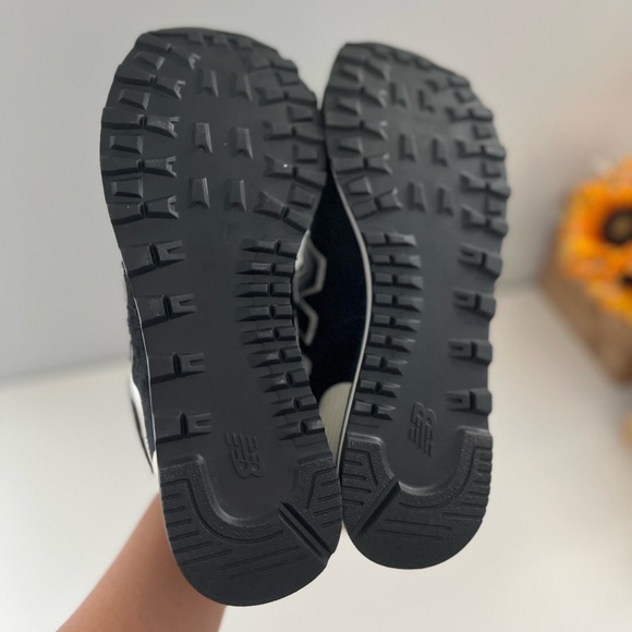 🌟New Balance Classics Unisex 574-Black Blue-Women’s 8.5 - Picture 11 of 11